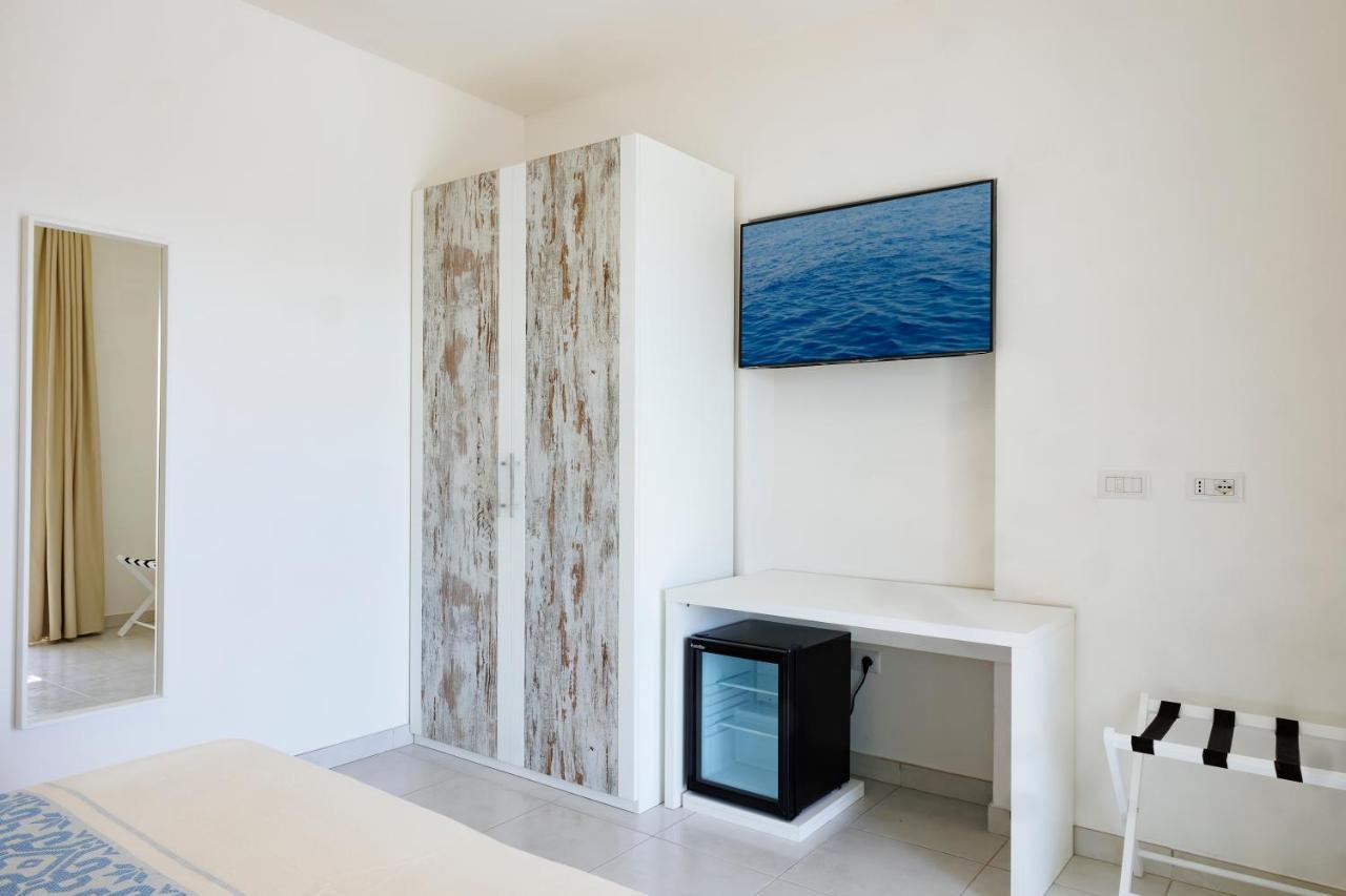 Mercury Beach Hotel SantʼAntìoco エクステリア 写真