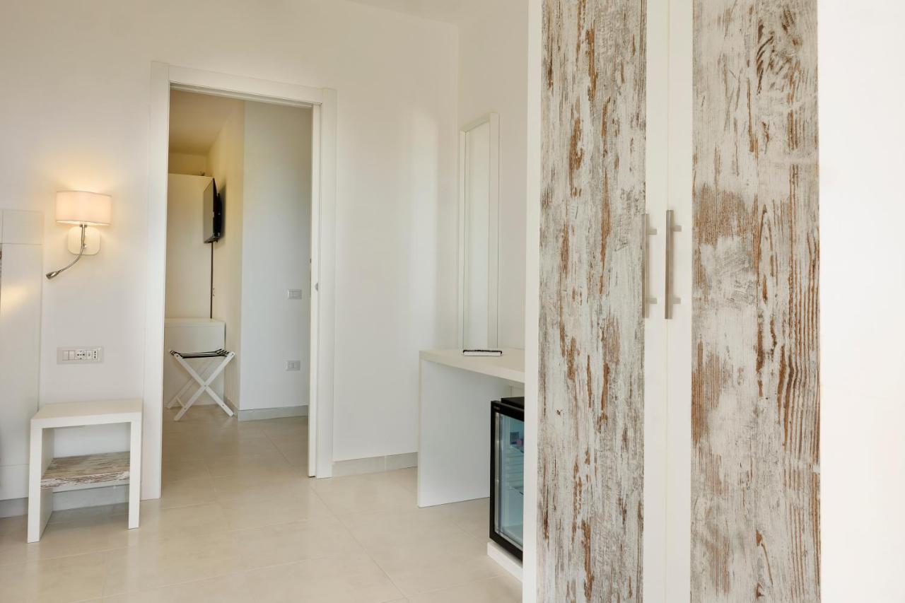 Mercury Beach Hotel SantʼAntìoco エクステリア 写真