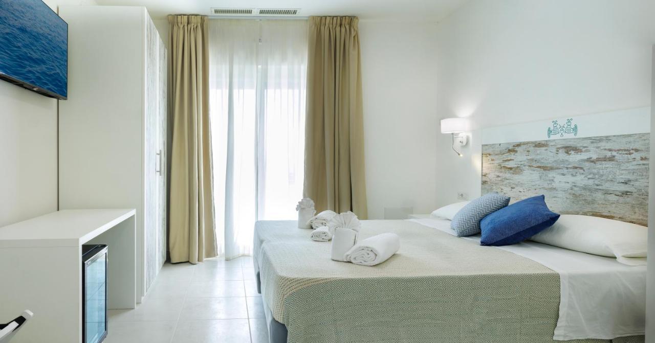 Mercury Beach Hotel SantʼAntìoco エクステリア 写真