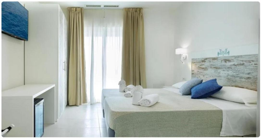 Mercury Beach Hotel SantʼAntìoco エクステリア 写真
